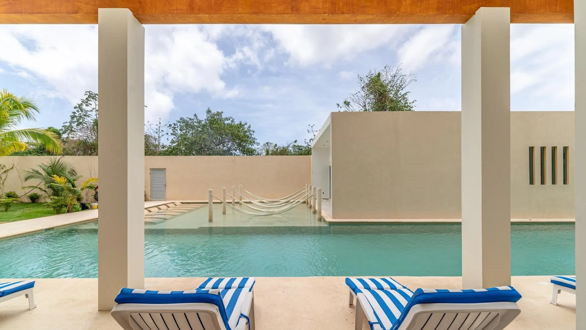 2 Bd Suite With Jungle View Balcony Gym Pool Hottub Playa del Carmen