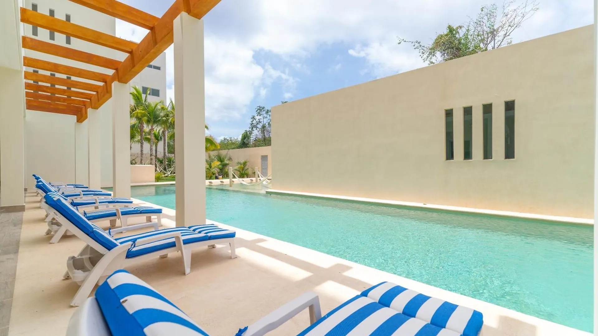 Tatil Evi 2 Bd Suite With Jungle View Balcony Gym Pool Hottub Playa del Carmen