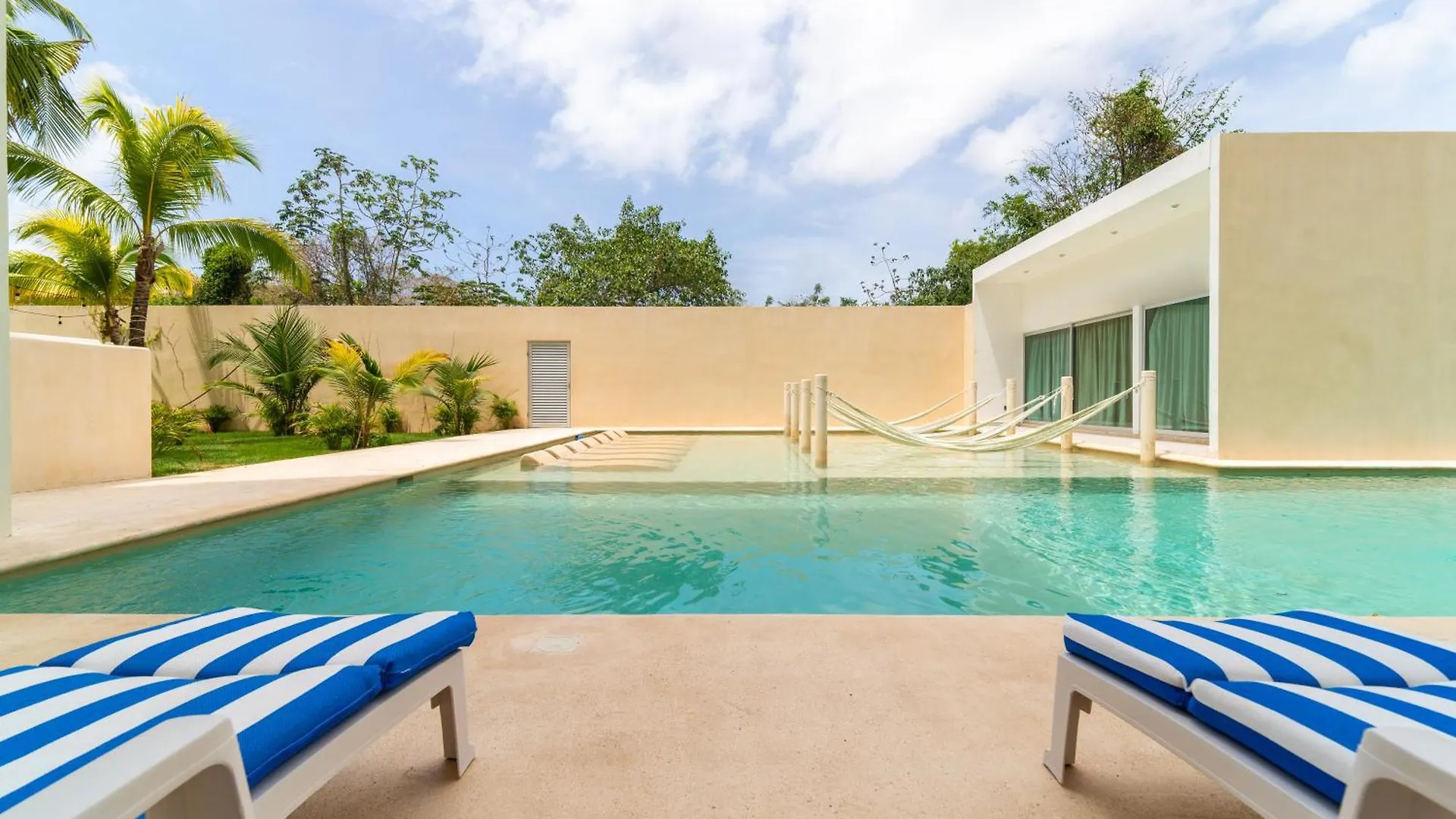 Tatil Evi 2 Bd Suite With Jungle View Balcony Gym Pool Hottub Playa del Carmen